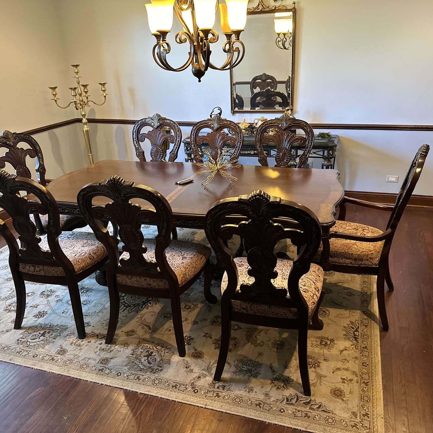 Lovely Marquis Dining Room Set Barely Used