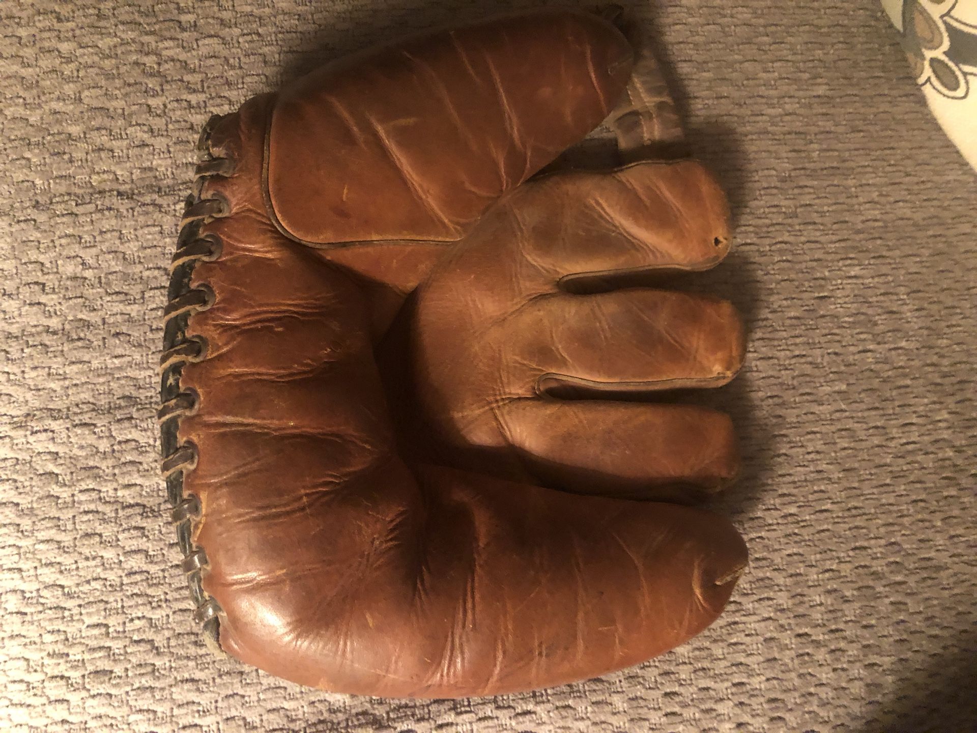 Vintage Leather Baseball Glove Fielders Mitt RH