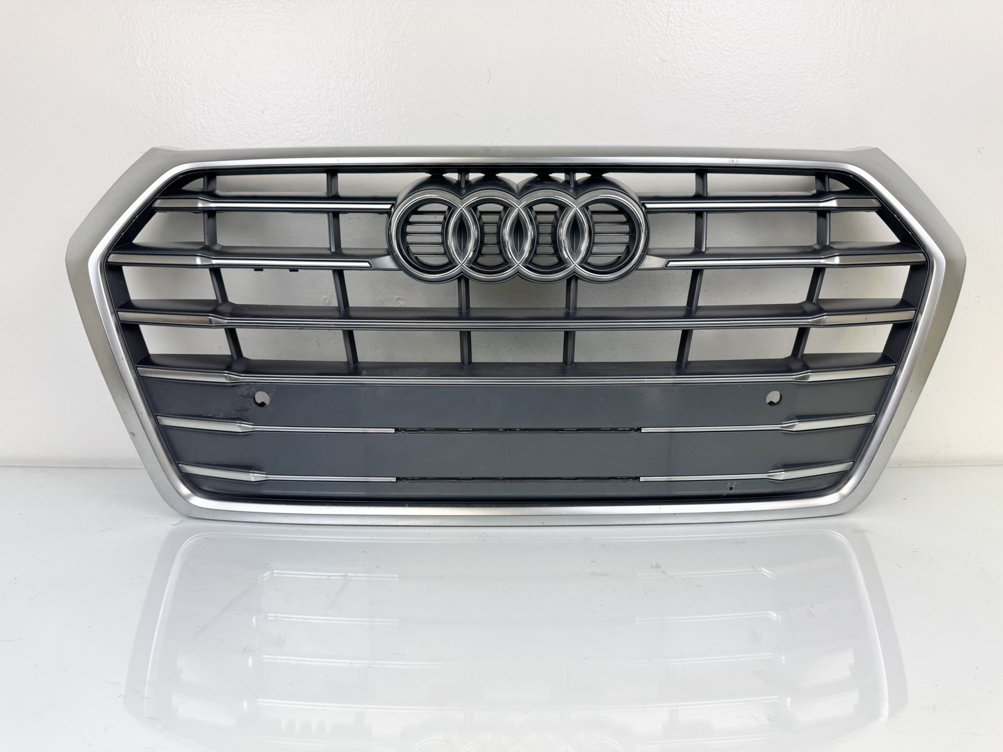 2018-2020 AUDI Q5 Front Radiator Grille  Used OEM