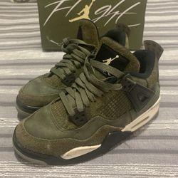 Air Jordan 4 Retro SE craft olive green Size: 5 in youth