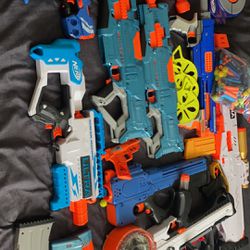 15 Nerf Guns + Ammo 