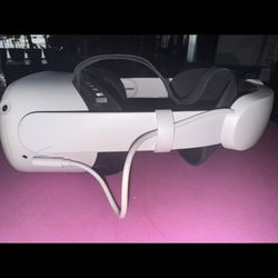 Oculus Meta Quest 2  (CASH ONLY NO TRADES)