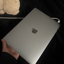 MacBook Air 13.5