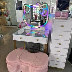 Hello Kitty Makeup Vanity's 
