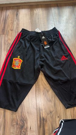 spain national futbol team training pants size medium 