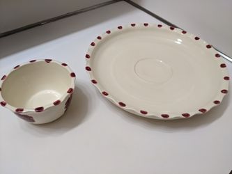 Chips and dip serving dish. Like new. The dish is 11' around, the dip dish is 4 1/2 inches around by 2 1/2 inches tall.