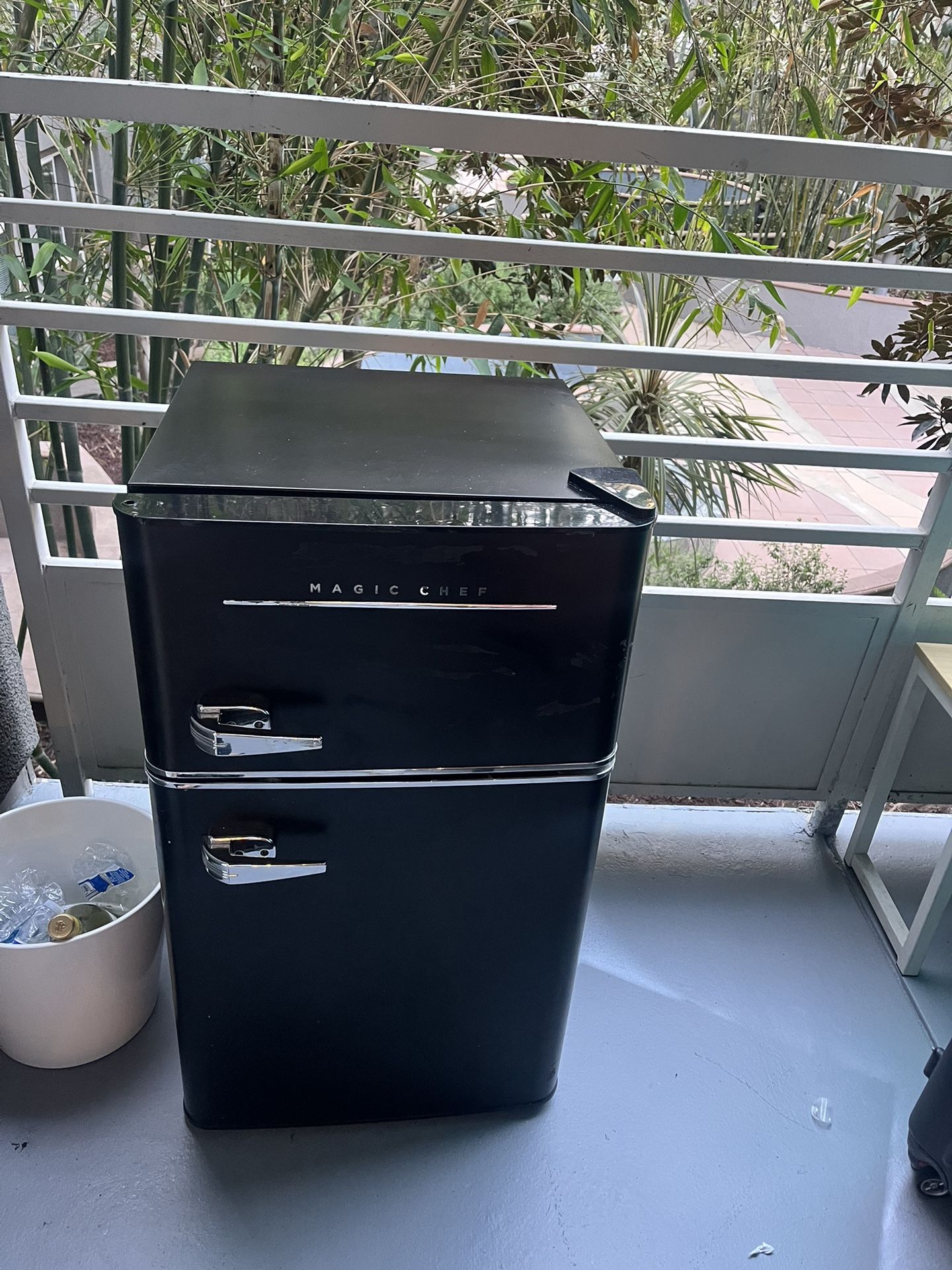 Mini fridge