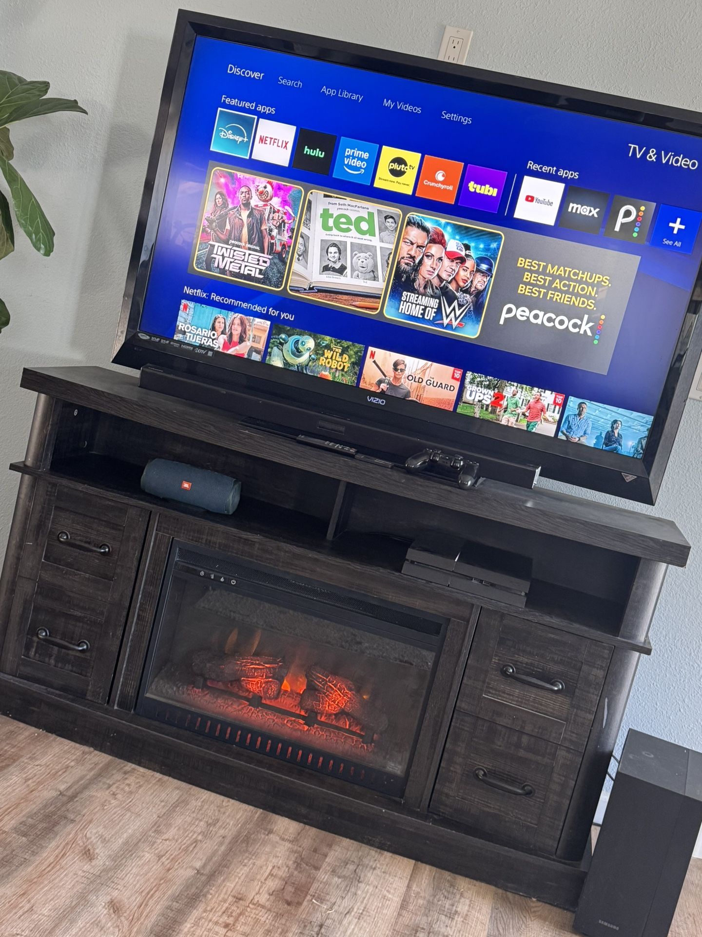 Vizio55”+Ps4+Sansung SoundBar+Fireplace Stand+jbl