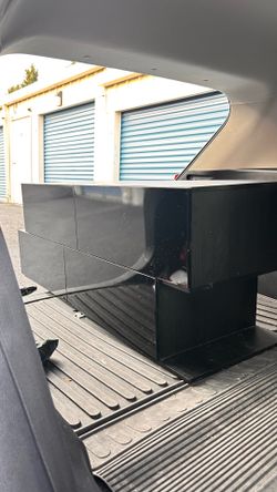 Black dresser/drawers