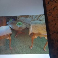 Very Nice Coffee Table And Two End Tables The End Tables Have The Sides That Drop Down Or Their Round When You Open Them Up They're Solid Oak Very Goo