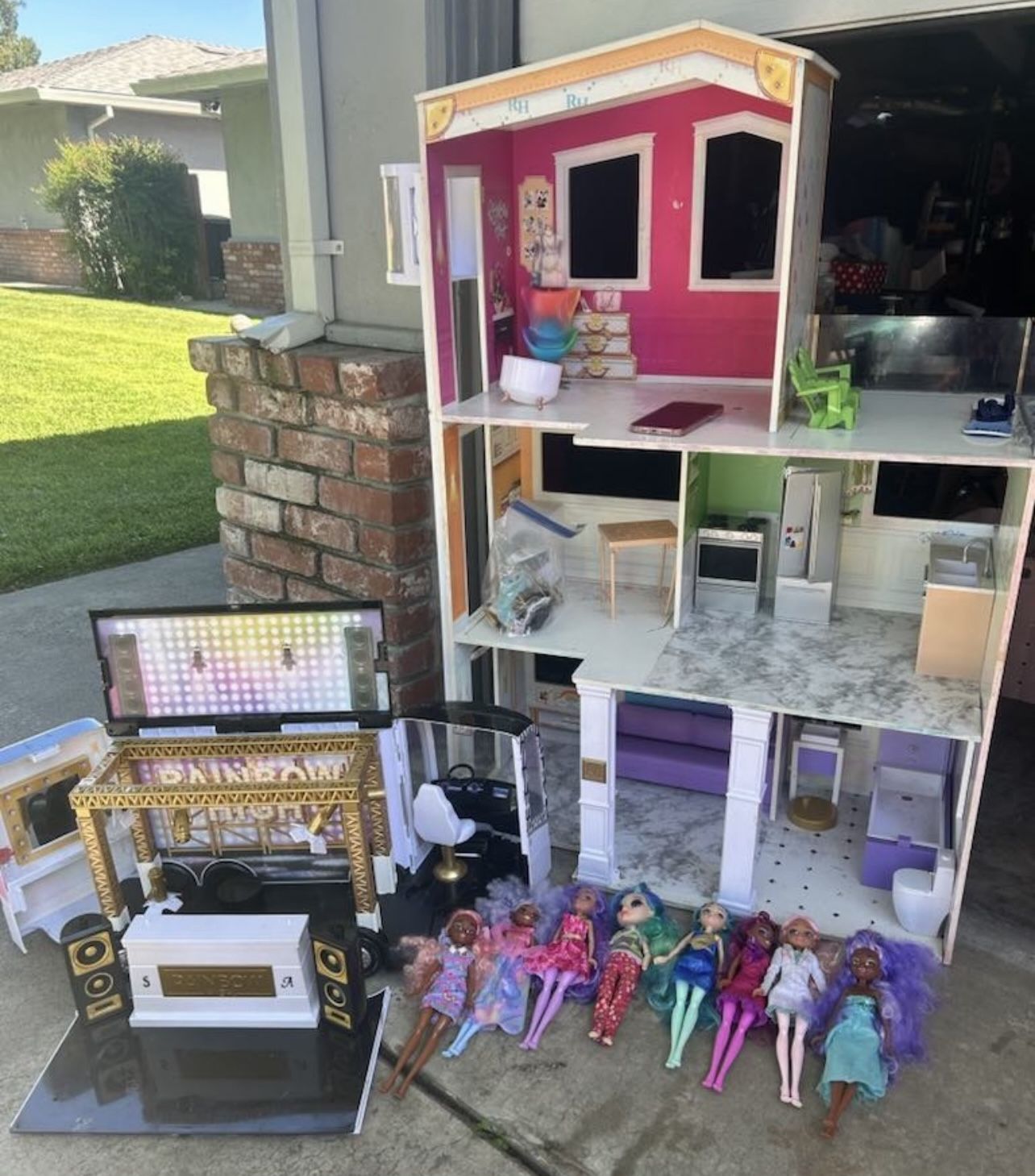 Rainbow High Doll House With Your Bus And Dolls