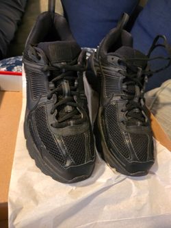 Nike Vomero (GS) size 7 n mesh bagback