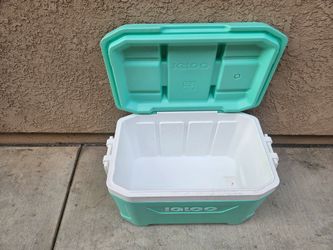 Igloo Cooler Turquoise & White – Works Great