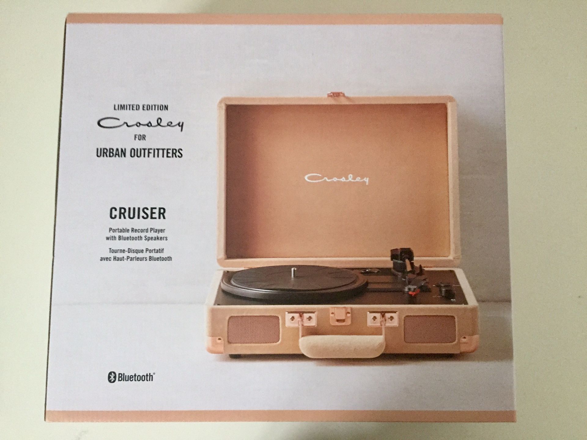 Crosley Cruiser Deluxe Vintage 3-Speed Bluetooth Suitcase Turntable