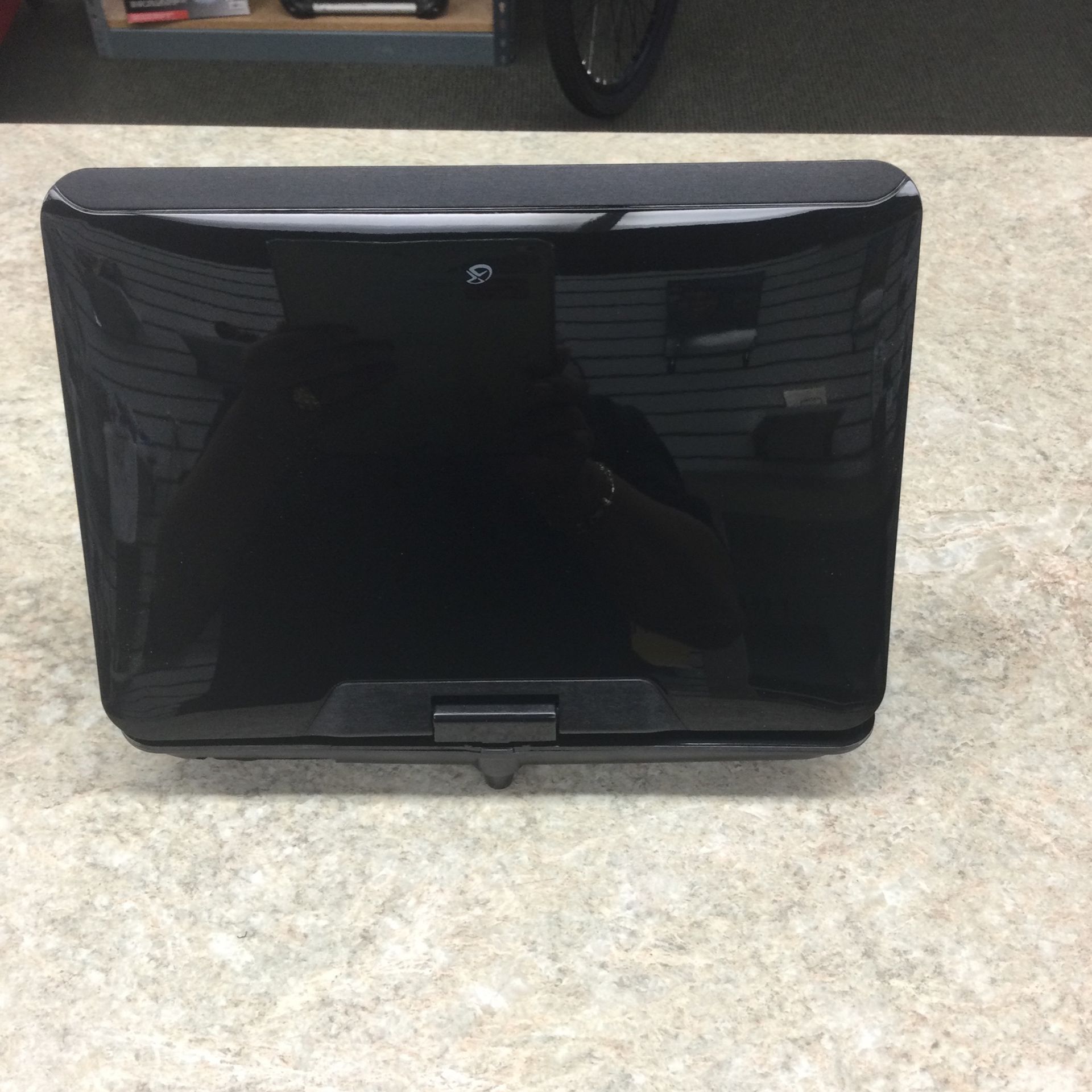 GPX 9” Portable DVD Player With All Cords & Remote for Sale in Portland