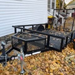 5.5 x 9 utility trailer ***CLEAN TITLE***