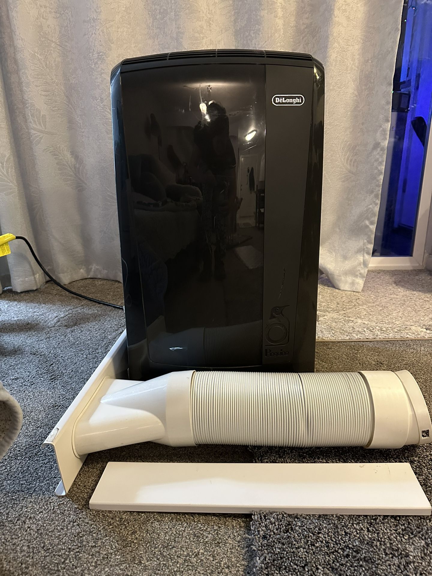 De'Longhi Pinguino Portable Air Conditioner, Black - For Rooms Up to 500 sq. ft. - Cooling, Dehumidifying & Fan Modes - Easy to Use - Washable Filter