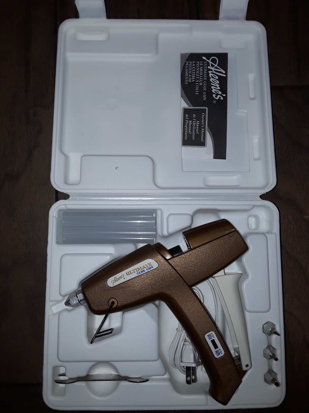 New aleene's ultimate glue gun for Sale in Lemon Grove, CA OfferUp