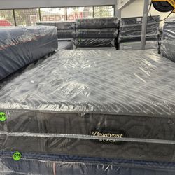 QUEEN SIZE SIMMONS BEAUTYREST BLACK SERIES 1 (EXTRA-FIRM) MATTRESS & BOX SPRING BED SET