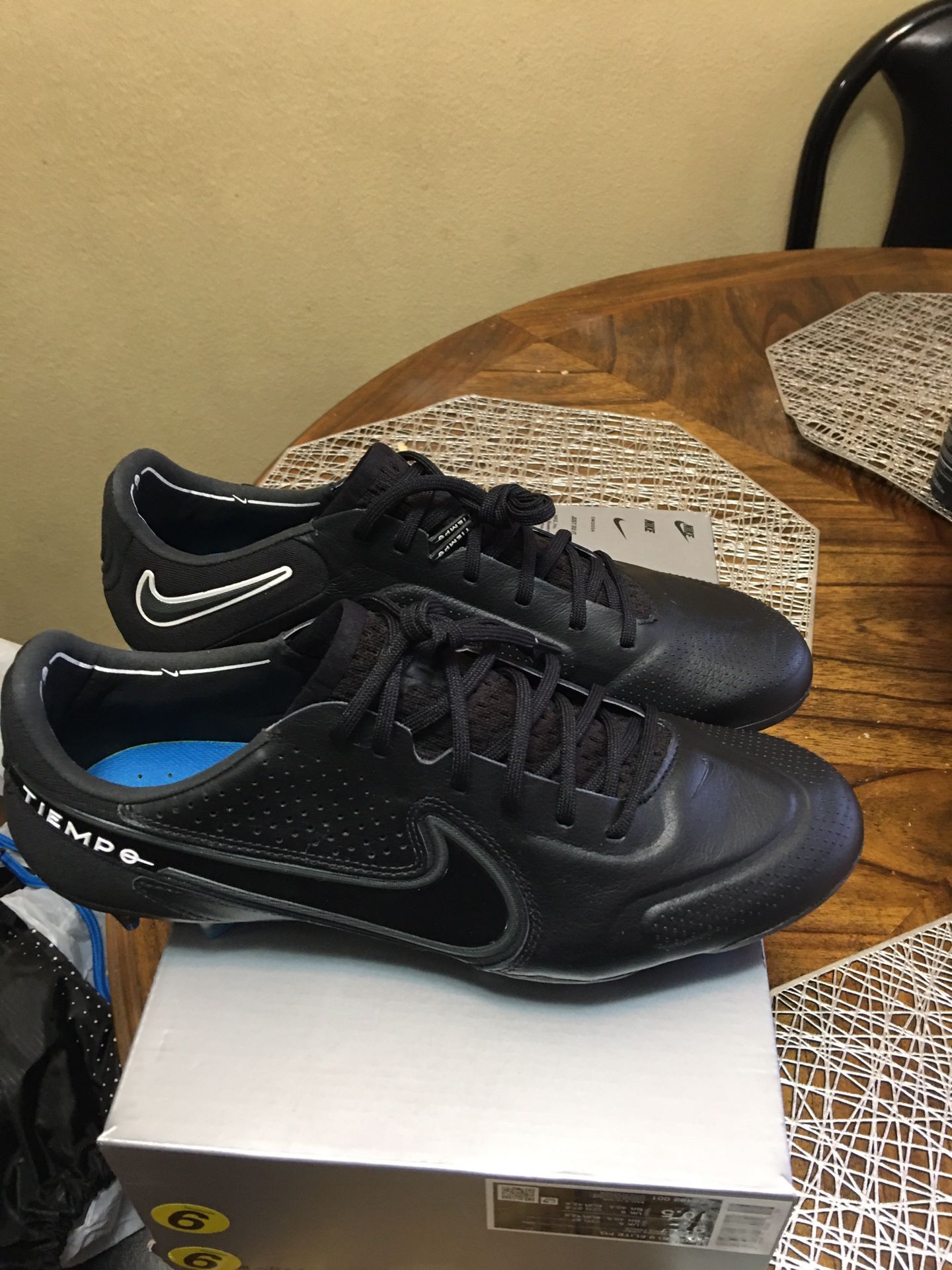 Tachones Nuevos Size 9 De Hombre Marca Nike New Never Used