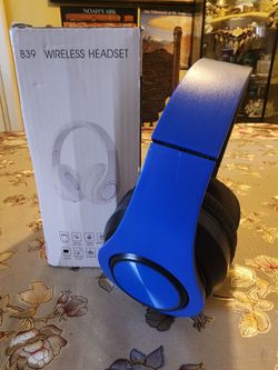 New Wireless Headphones Blue Color with Charger
