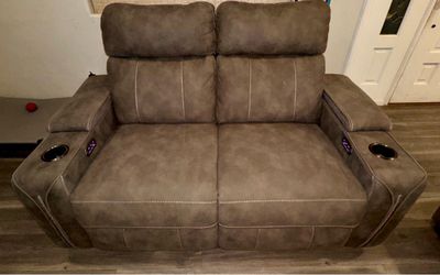Jerome’s Ultron P3 Triple-Power Reclining Loveseat – Dark Gray