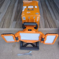 LIGHT RIDGID 18V TOOL ONLY 