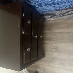 Bedroom Set With Night Stand 