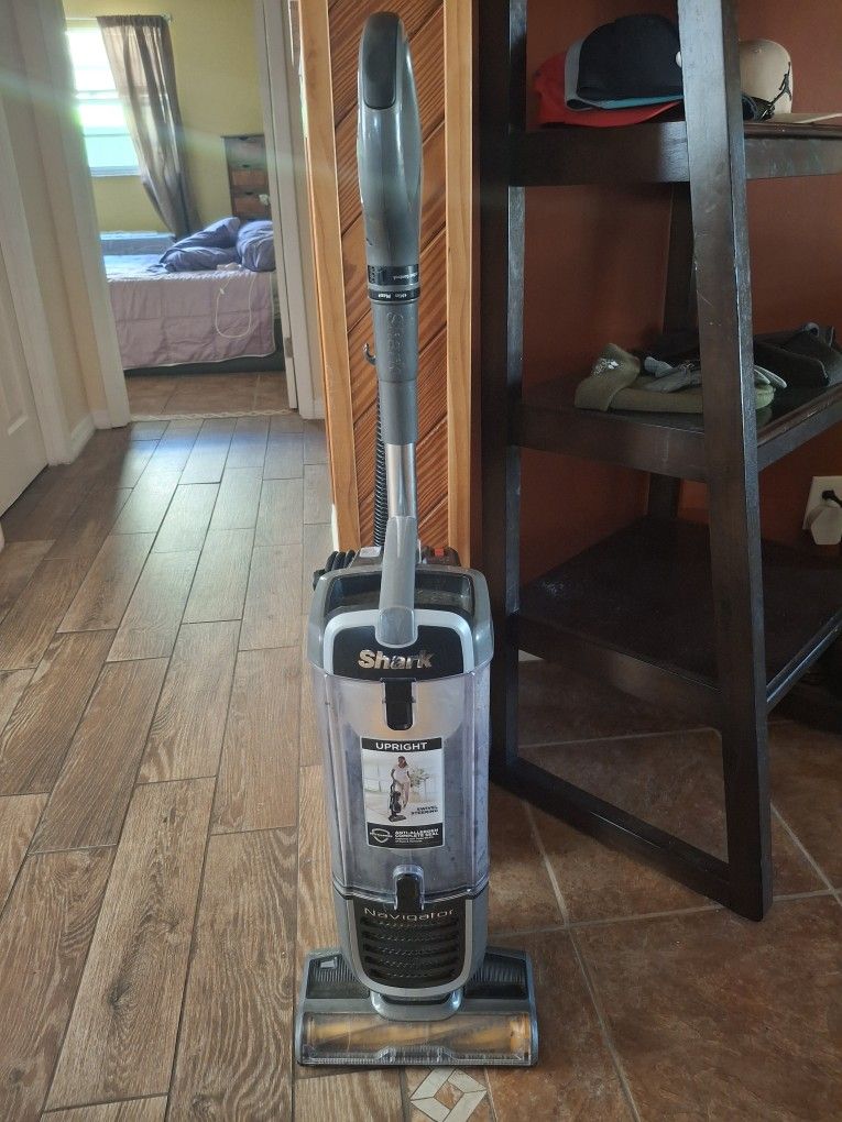 Shark Upright Swivel Steering Vacuum-
