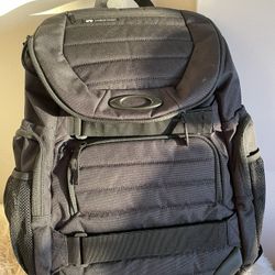 OAKLEY BLACK BACKPACK BRAND NEW 