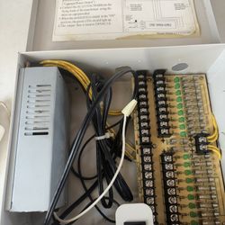 Centralized power supply for CCTV security cameras, model PIDB-CCTV12VDC-18.