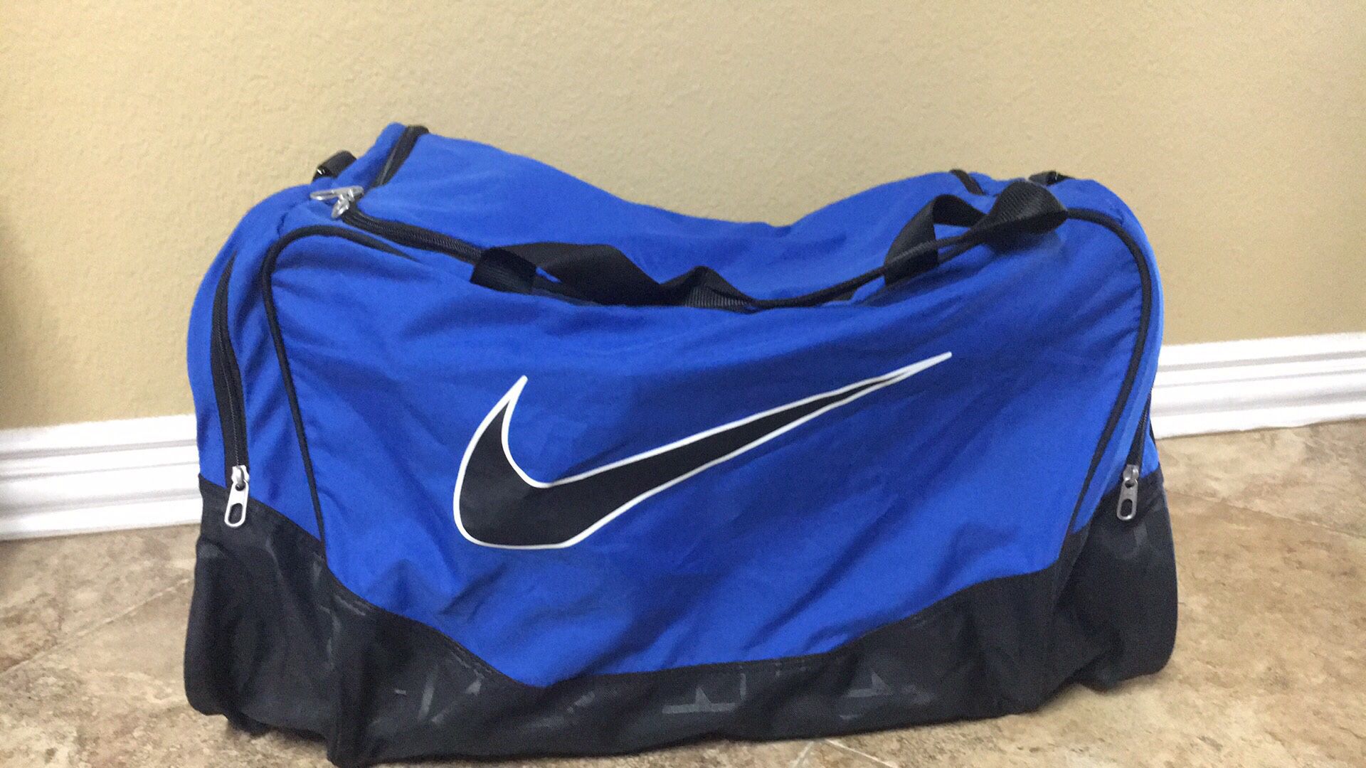 Nike large duffle bag