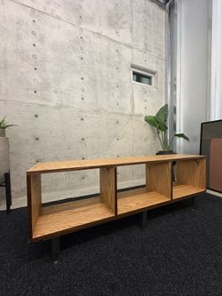 BEAUTIFUL HAND CRAFTED MCM RED OAK CREDENZA FOR RECORD STORAGE (DELIVERY AVAILABLE) 