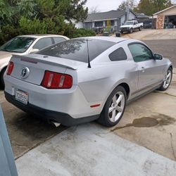2012 Beautiful Ford Mustang  6 Cyc