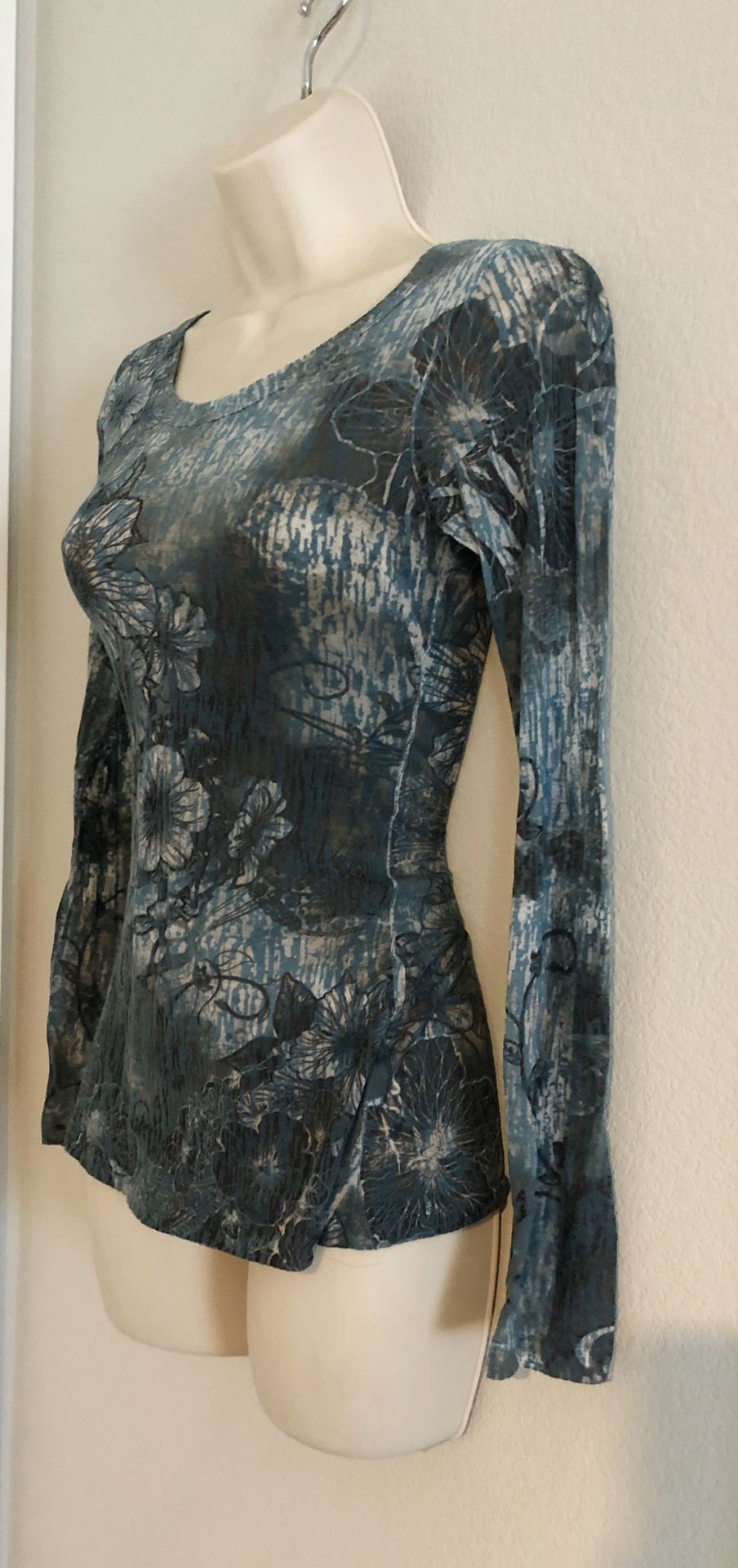 Like new Popinjay sheer top.