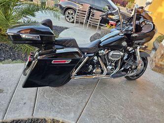 2022 harley roadglide runs excellent clean title