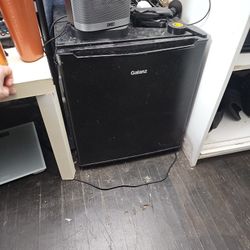 Mini Refrigerator 19x19x18 