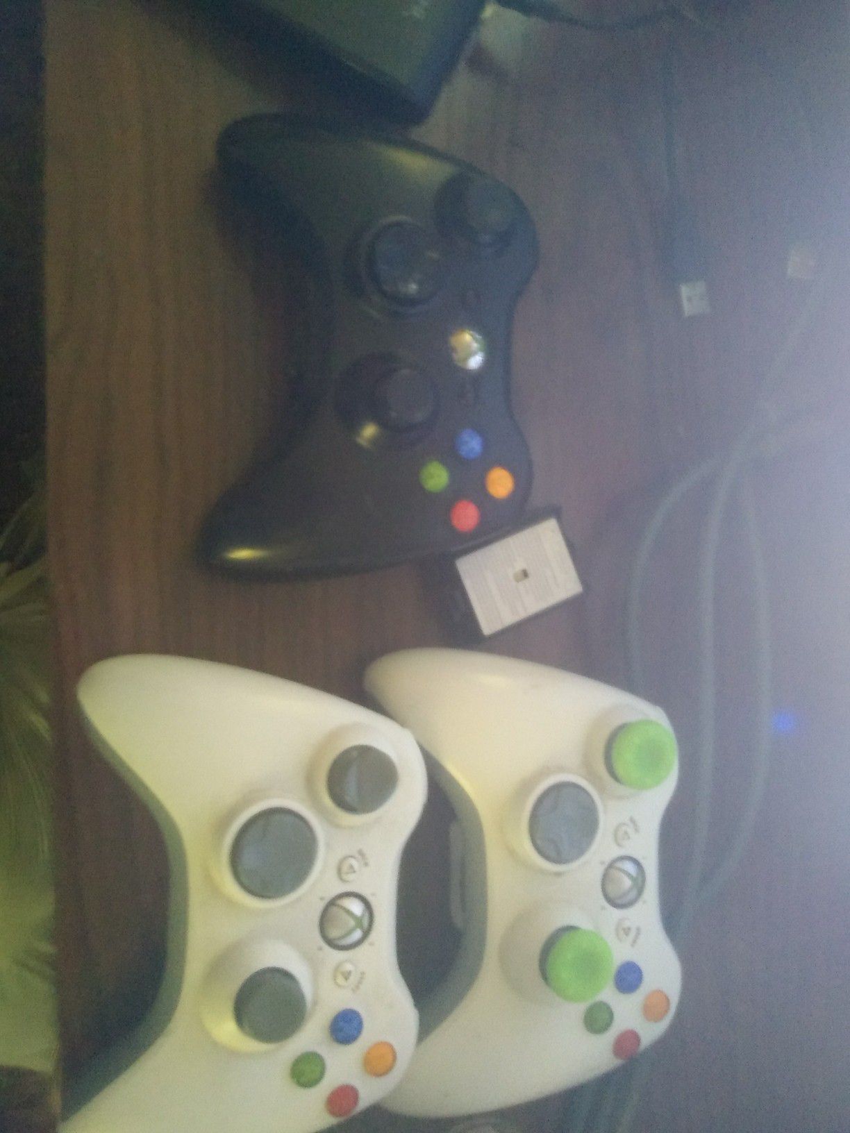 3 Xbox 360 controllers + Hard Drive + Games + Cables + wifi