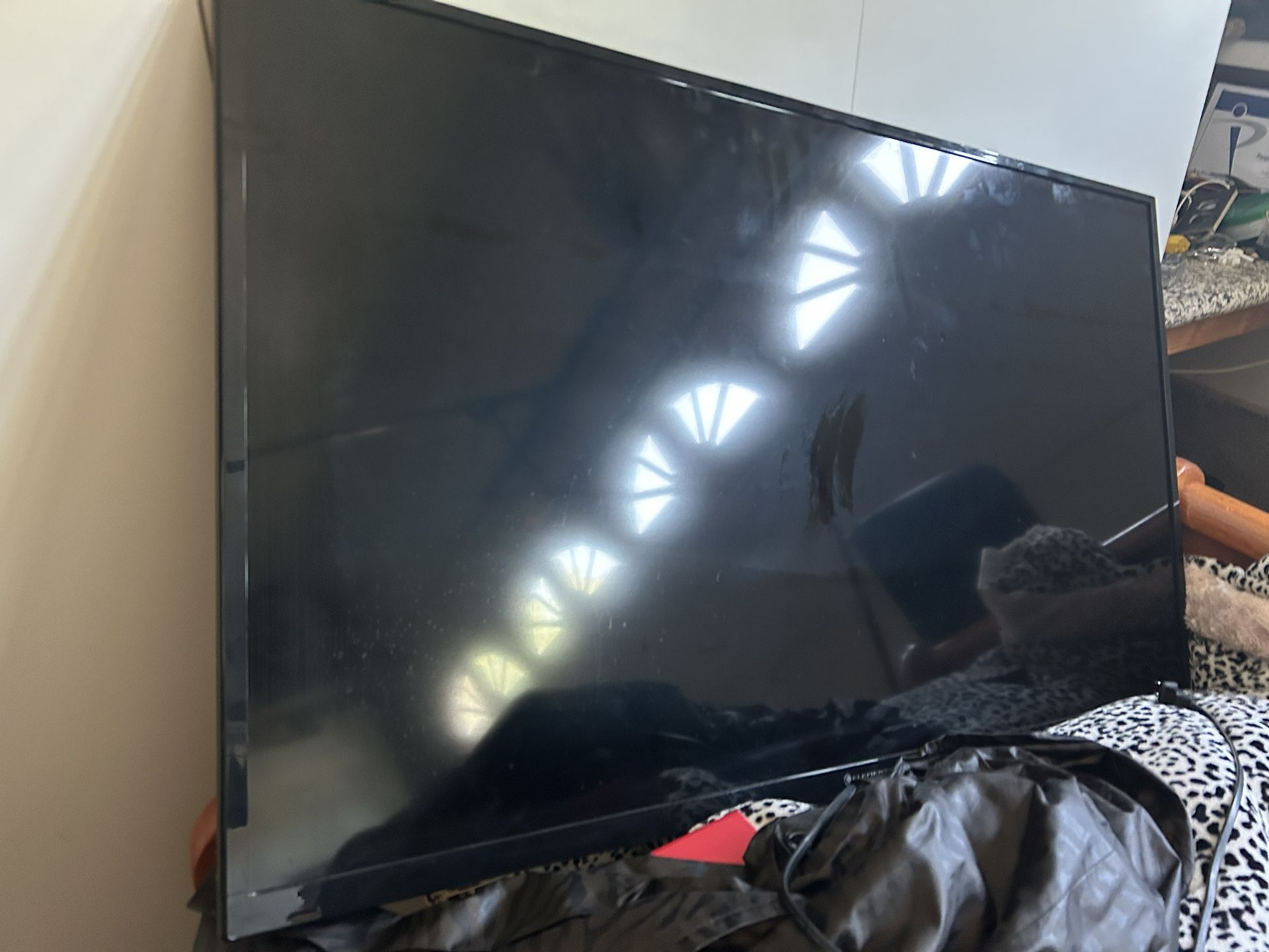 Element Tv NEED GONE !! WILL NEGOTIATE PRICE