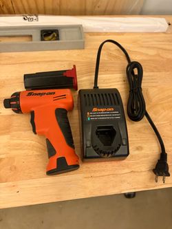 Electric screw driver set