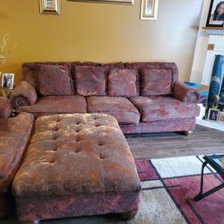 Living room Set W/2 end tables and coffee table