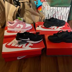 Nikes 7 1/2 Seven And 7 Size