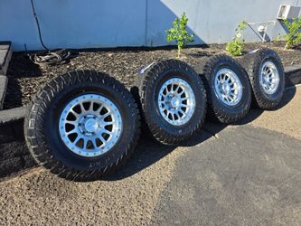 17" LOCK Yosemite rims w/ 35" Atlander RT tires