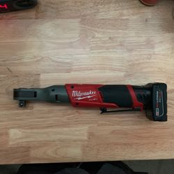 1/2 Inch Milwaukee Electric Ratchet With 6 Amp Battery