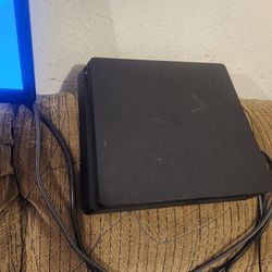 Playstation 4 and monitor