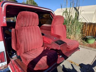 Square body buckets and center console