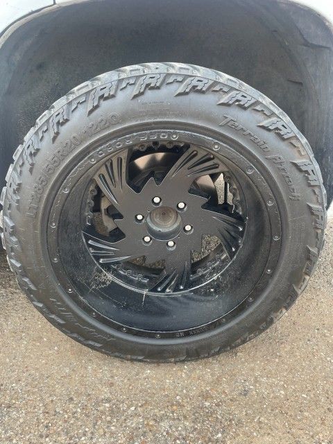 4rims And Tires  LT285/55T20. 122Q $600