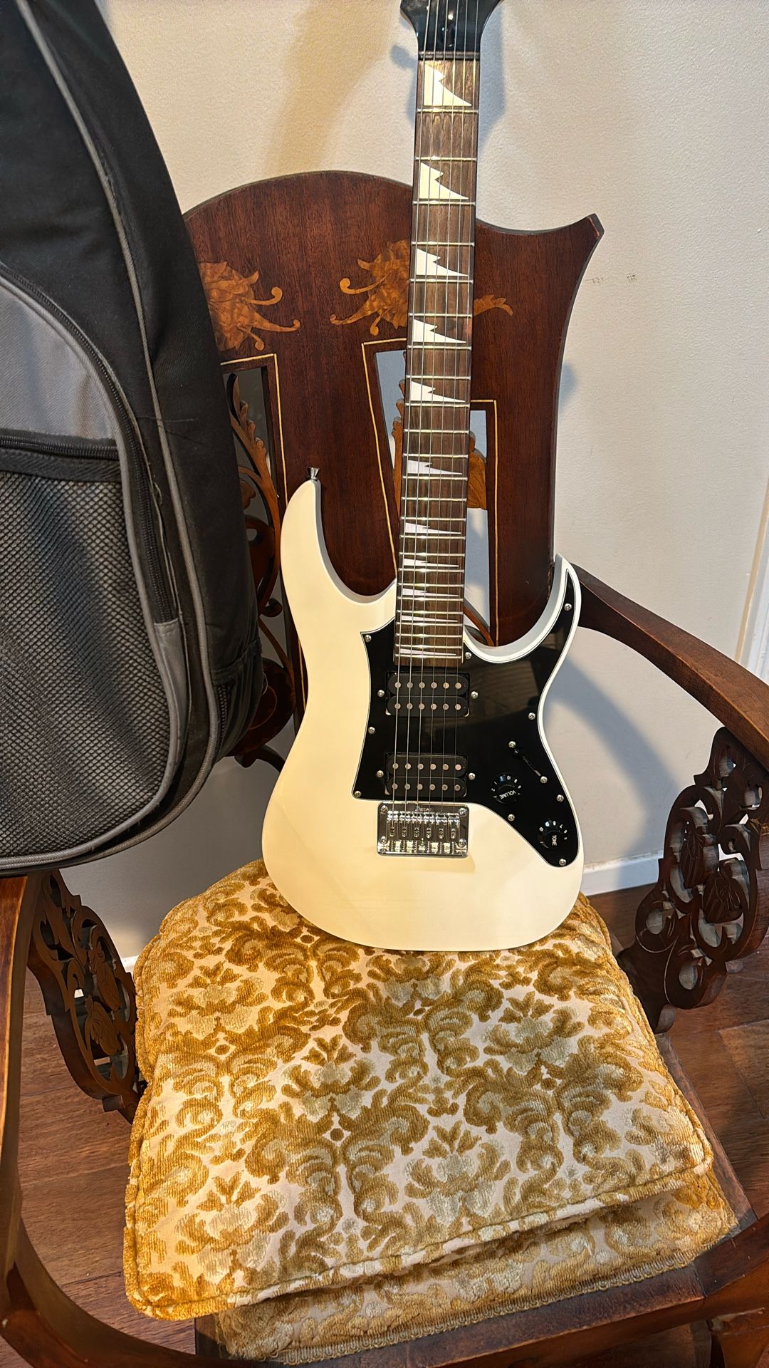 Ibanez Gio Mikro w/ Gig bag Great Condition