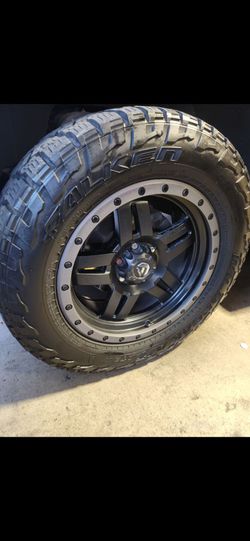 20" Fuel wheels, 305/55R20 Falken tires