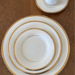 Noritake Gold And Platinum 5 Piece Place Setting